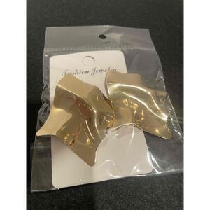 NWT Gold-Tone Geometric Shaped Stud Earrings